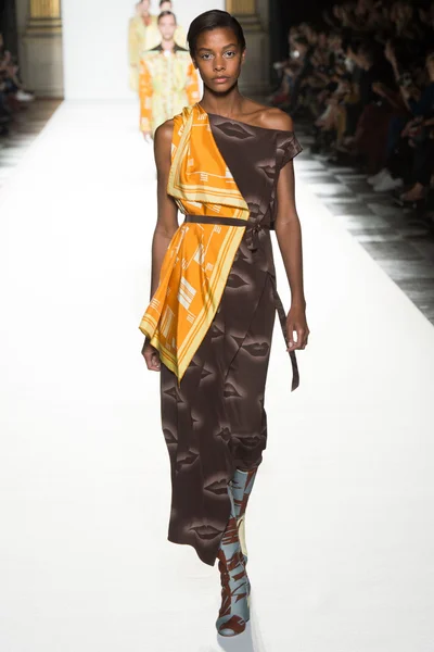 Look 15
